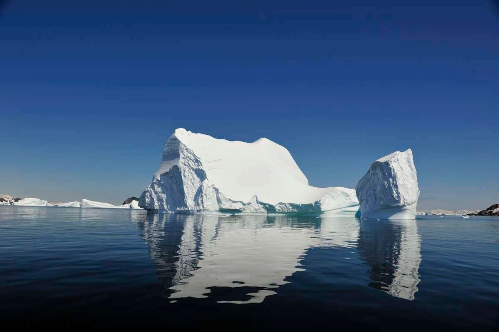 between-tierra-del-fuego-and-antarctica-3